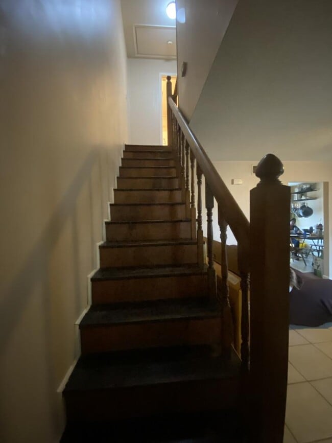 Building Photo - 4405 Lakeside Dr