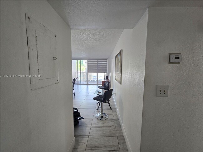 Building Photo - 10801 SW 109th Ct