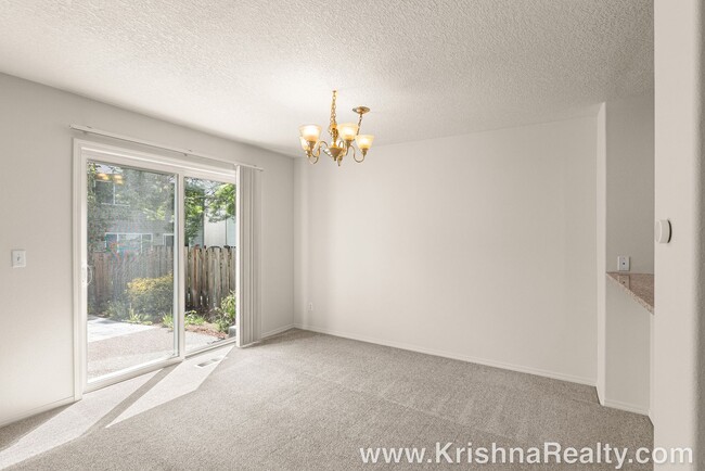 Building Photo - Charming 3 BD* 2.5 BA* Single Family Home ...