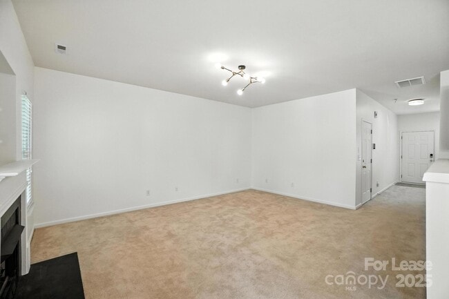 Building Photo - 15554 Stronvar House Ln