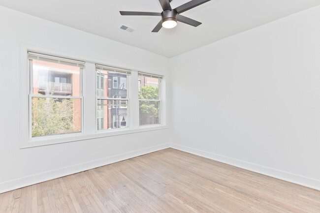 Building Photo - 2468 N Lincoln Ave
