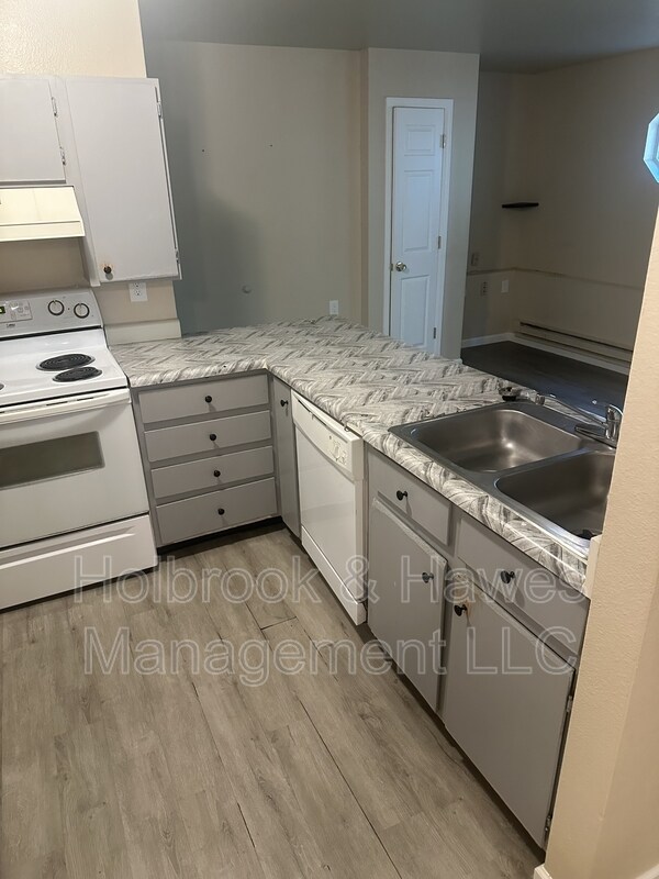 Building Photo - 4531 Boardwalk Dr