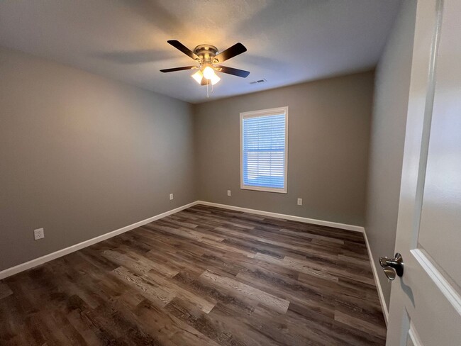 Building Photo - NEW 3 bedroom, 2 bath home for lease outsi...