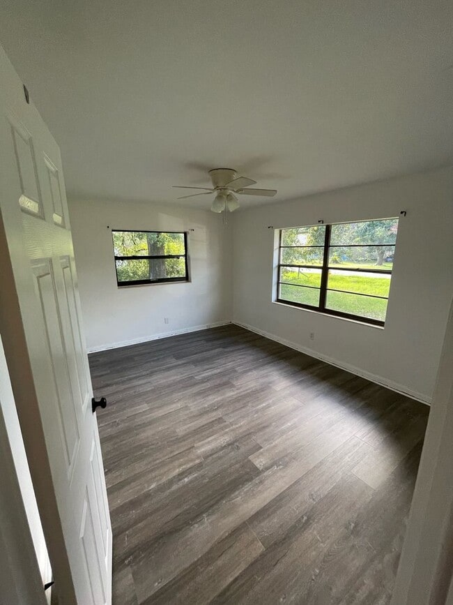 Building Photo - Beautiful home!