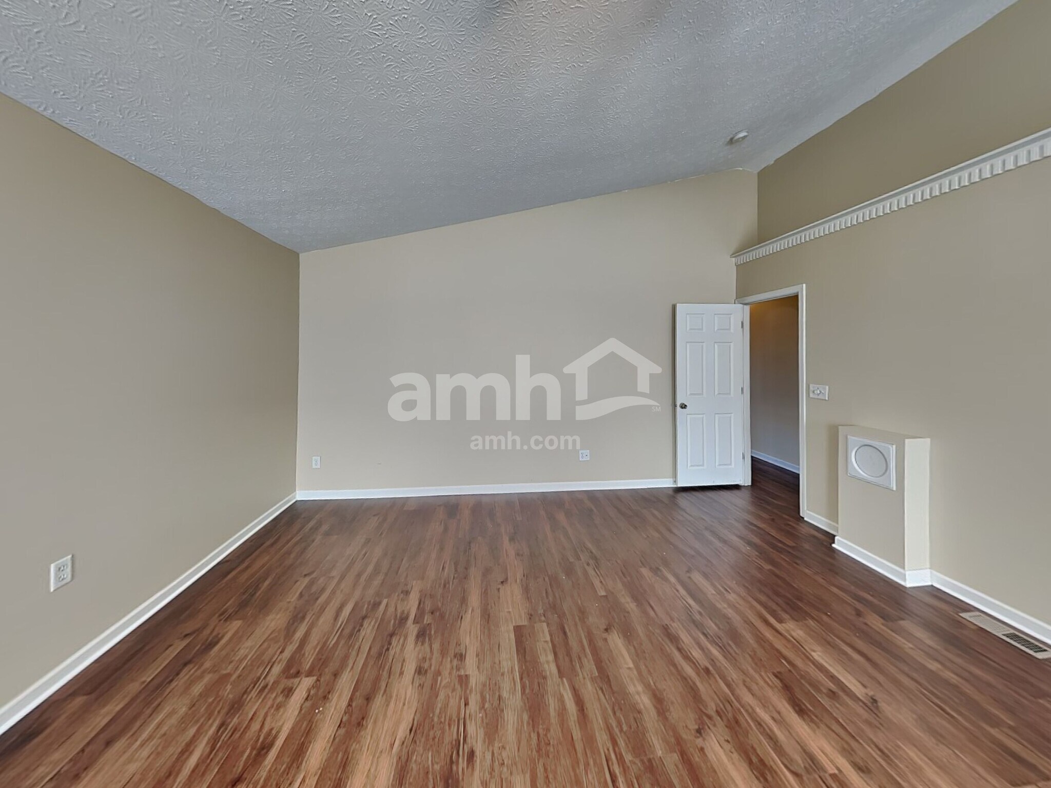 Building Photo - 275 Monarch Dr