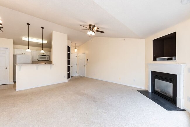 Building Photo - TWO BEDROOM HOME!
