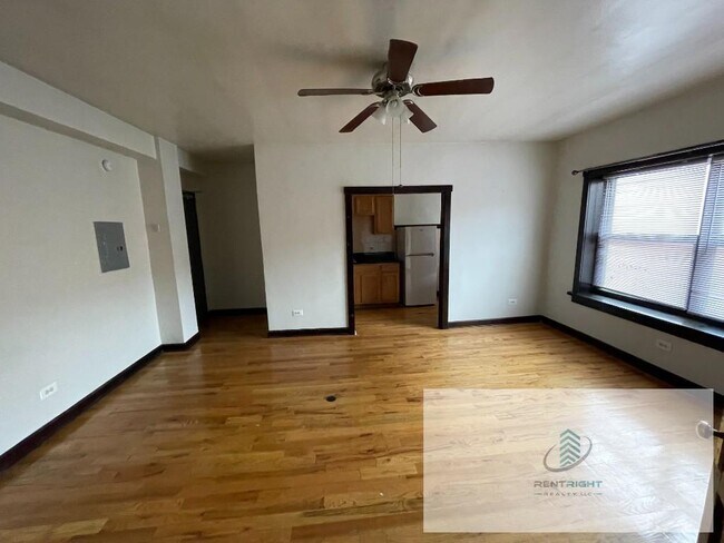 Building Photo - 4019 W Irving Park Rd