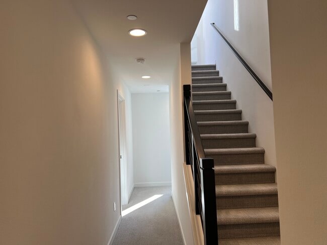 Building Photo - 16604 NE 85th St