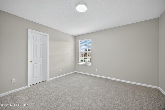 Building Photo - 655 Scrub Jay Dr