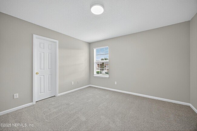 Building Photo - 655 Scrub Jay Dr