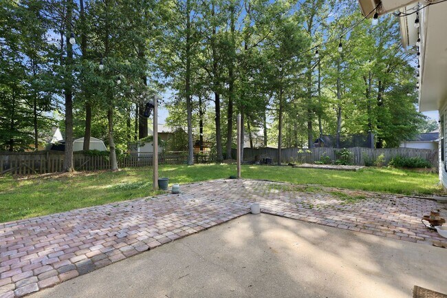 Building Photo - 10106 S Fulton Dr