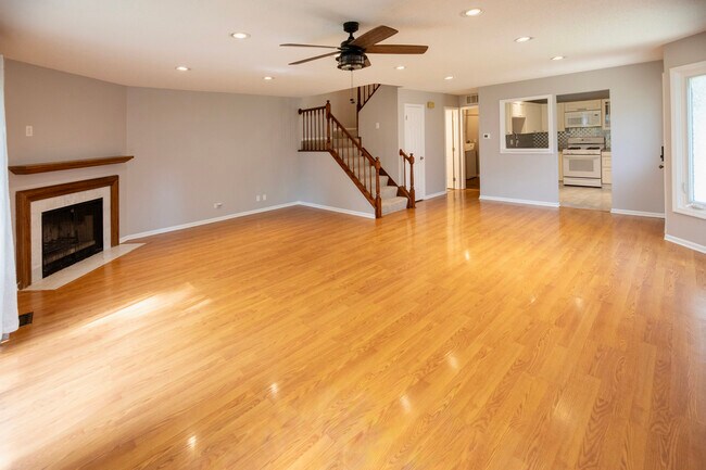 Building Photo - 329 Redwing Dr