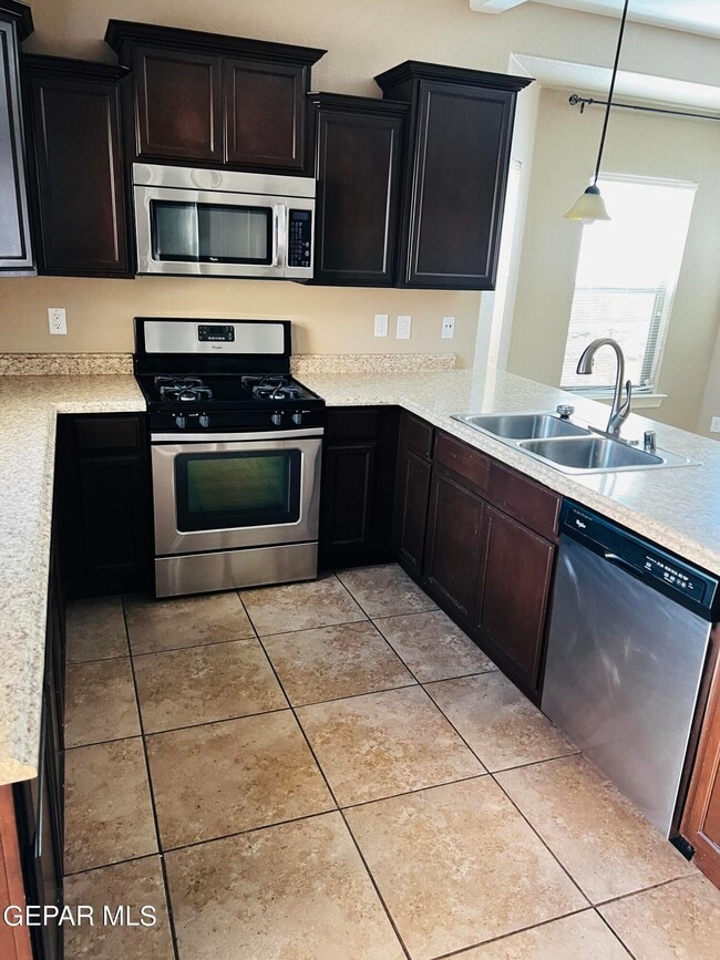 Building Photo - 3904 Hueco Valley Dr