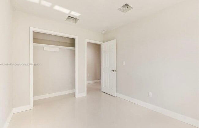 Building Photo - 1521 NW 8th Ave