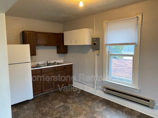 Building Photo - 205 3rd Ave SE