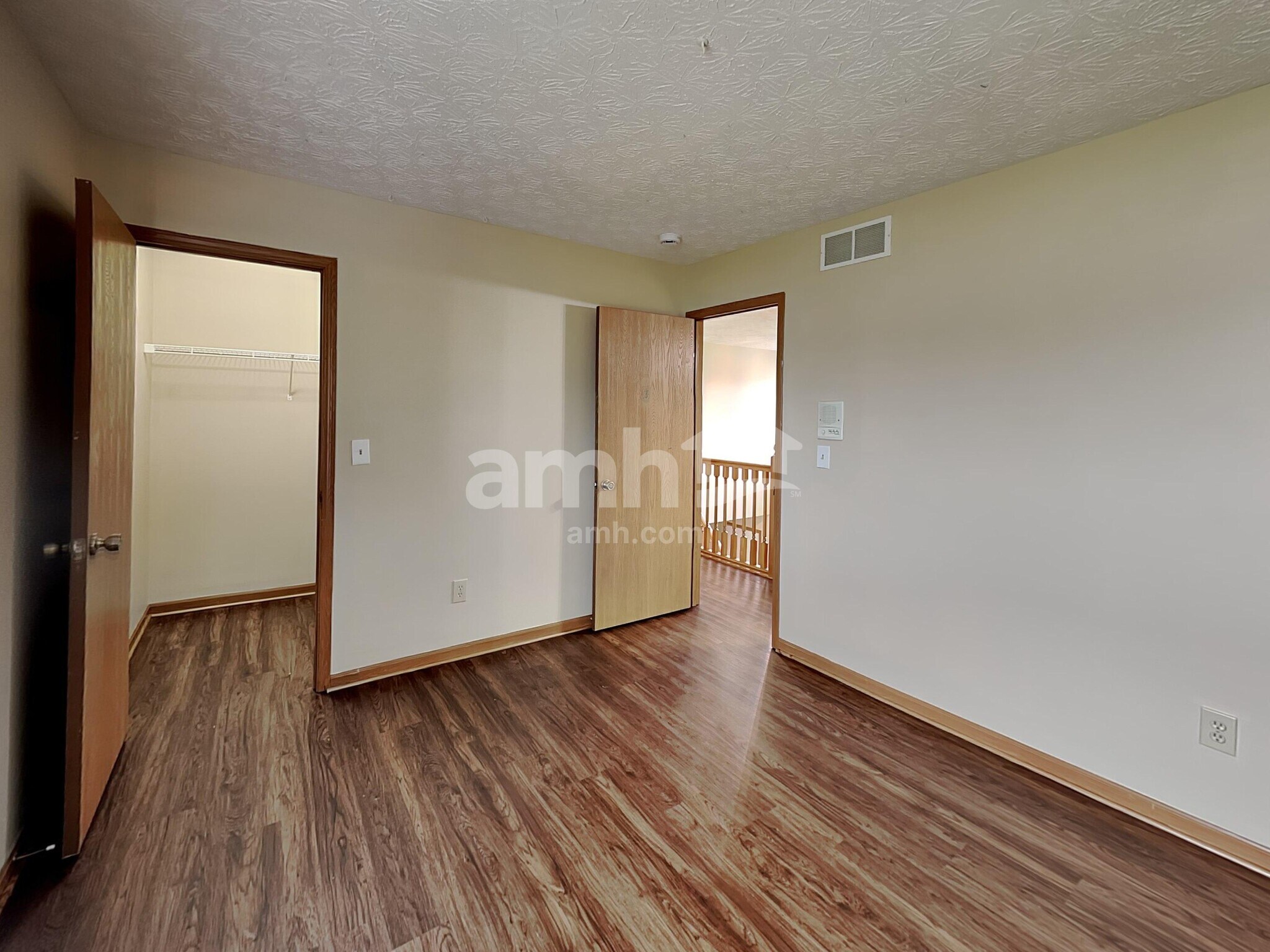 Building Photo - 452 Crestmoore Dr