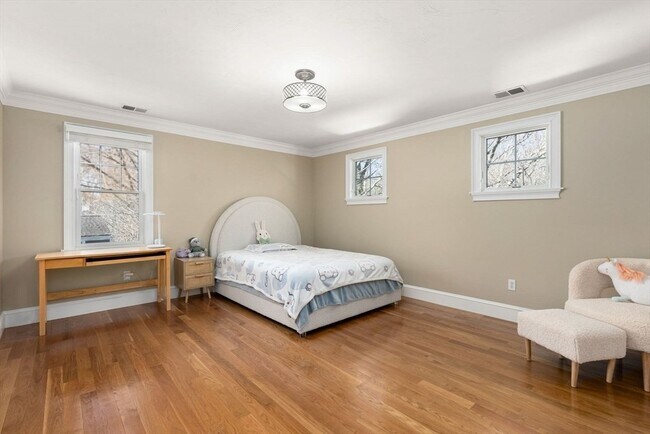 Building Photo - 11 Bobolink Rd