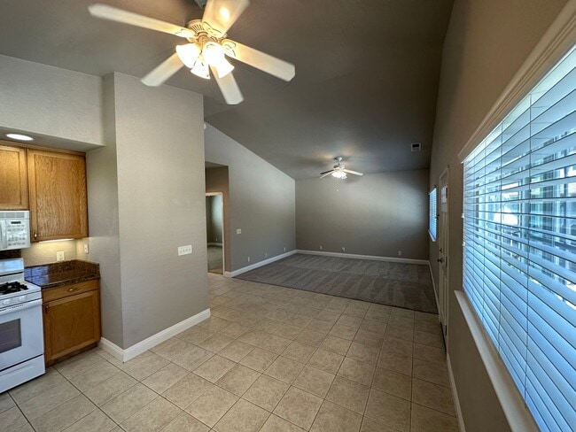Building Photo - Charming 2 bed 1 bath home with modern amenities in prime downtown location!
