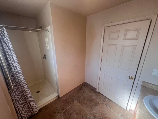 Building Photo - 502 U.S. Rte 66