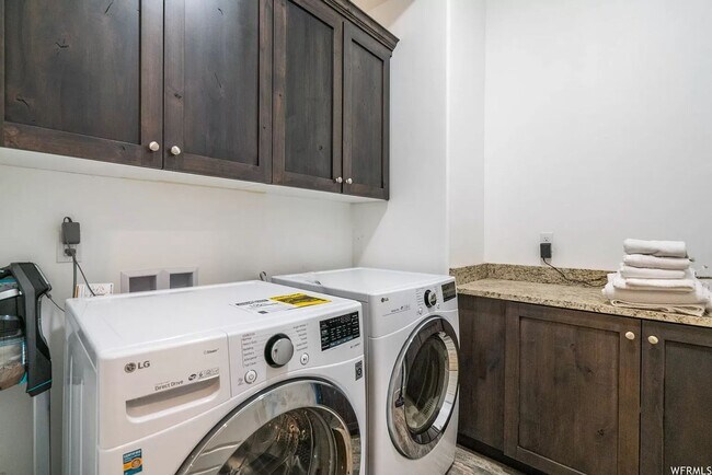 Building Photo - PETS ALLOWED!  Spacious & Modern 3-Bedroom Home for Rent Near Sand Hollow Reservoir