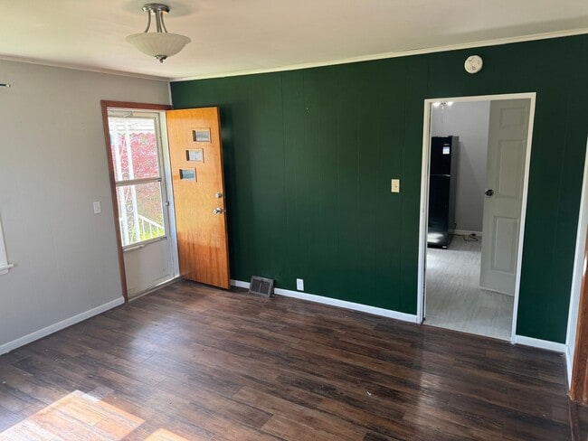 Building Photo - Charming 2 bedroom, 2 bathroom home located in East Peoria, IL.