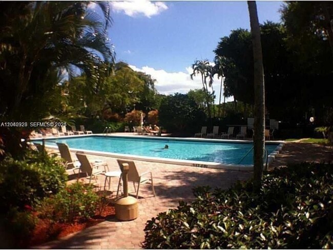 Building Photo - 4030 W Palm Aire Dr