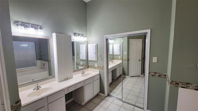 Building Photo - 14914 Appaloosa Ave