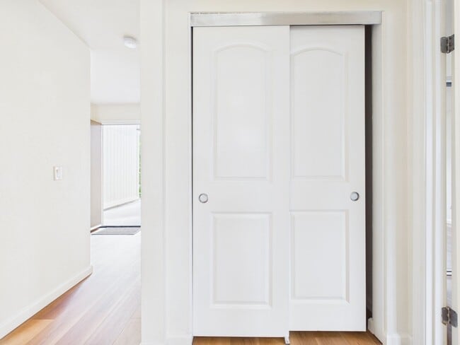 Building Photo - Beautifully appointed 2 bedroom condo for rent at Kimberly Place