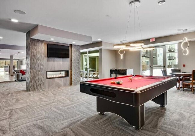 Building Photo - 2 bedroom in OAKBOOK TERRACE IL 60181