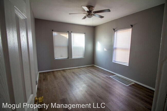 Building Photo - 2 br, 1 bath House - 4058 E Iowa Ave