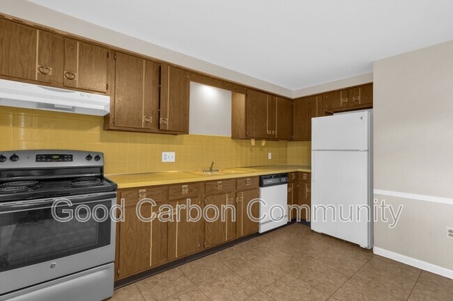 Building Photo - 298 Joe McCarthy Dr