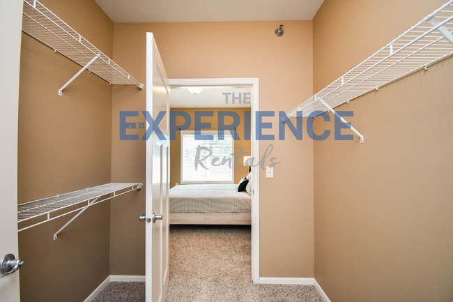 Building Photo - 7438 S Louise Ave