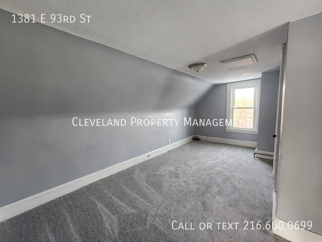 Building Photo - 1381 E 93rd St