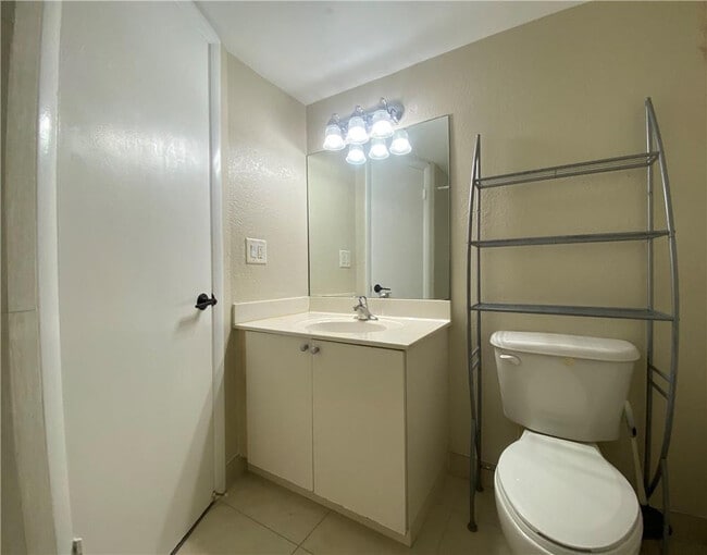 Building Photo - 4235 N University Dr