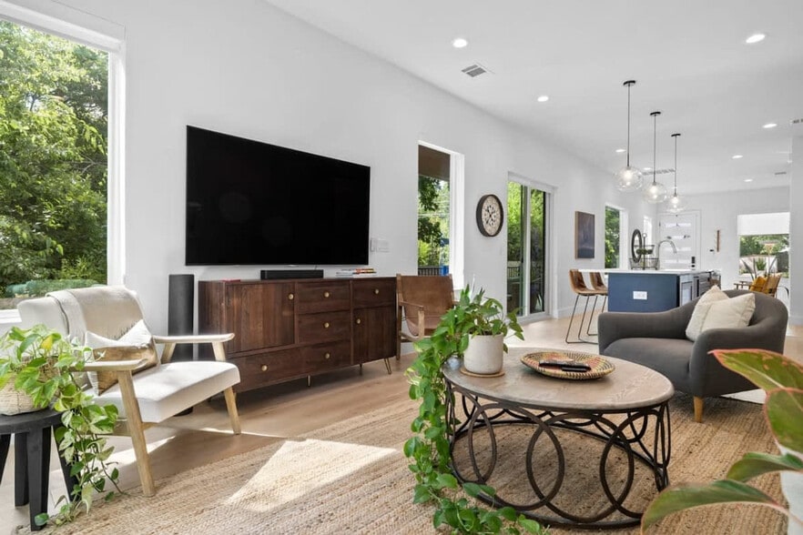 Building Photo - 1204 E 32nd St