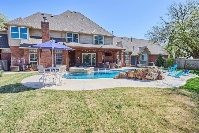 Building Photo - 13300 SW 38th St