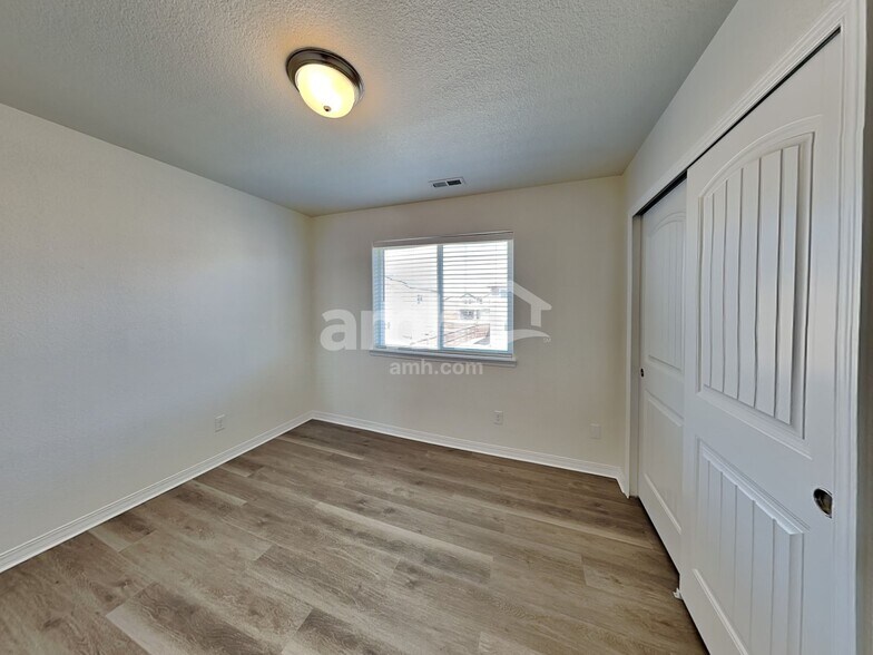 Building Photo - 9534 Sand Myrtle Dr