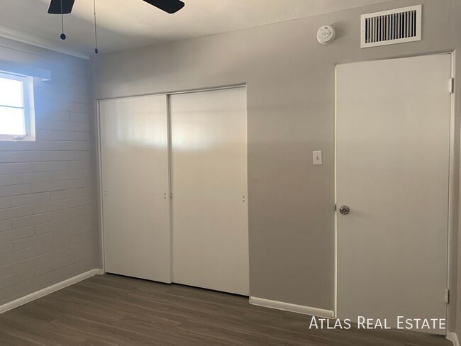 Building Photo - 2 WEEKS FREE! 2 Bedroom in Coronado Histor...