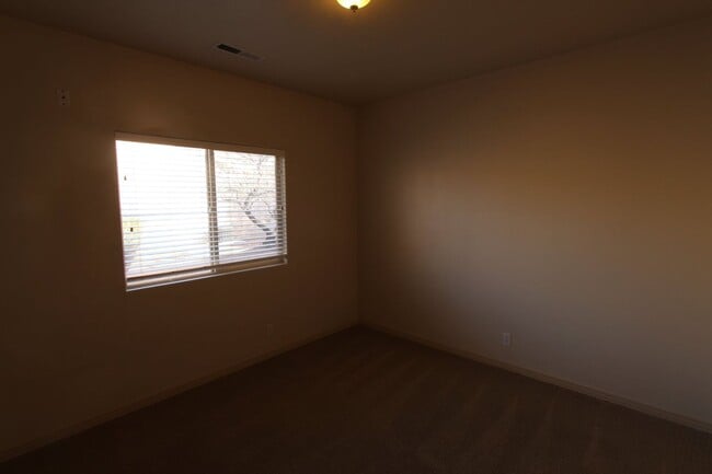 Building Photo - 4 Br, 3 Car Garage - Stone Gate at Seven H...
