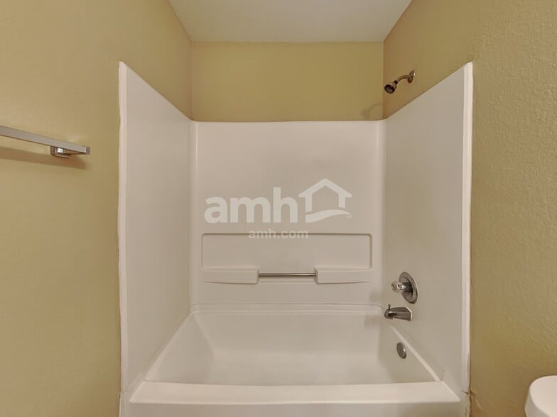 Building Photo - 18107 Quiet Ridge Ln