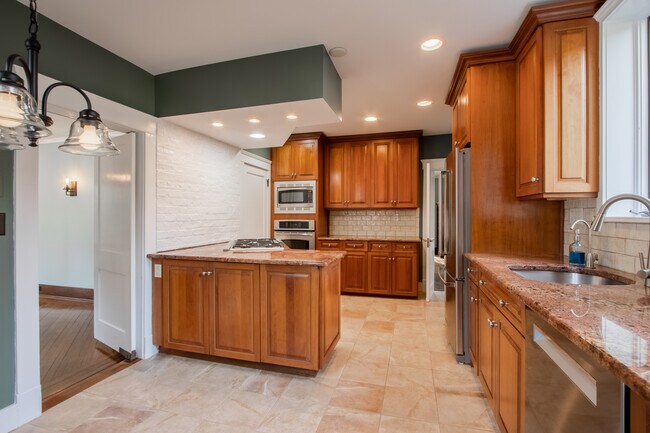 Building Photo - 3 Monmouth Ave