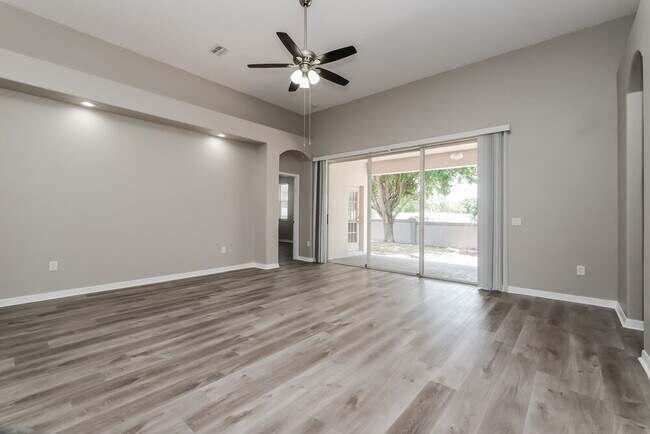 Building Photo - 3696 Braemere Dr