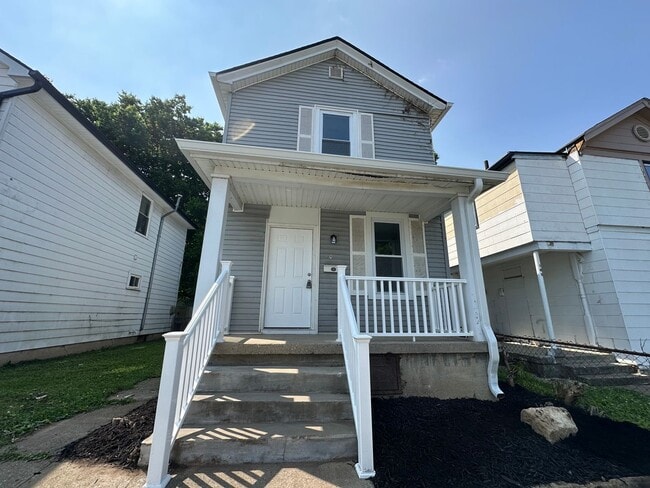 Primary Photo - BEAUTIFUL RENOVATED NEW 3 BEDROOM HOUSE MI...