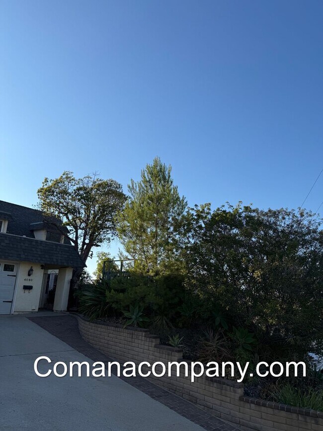 Building Photo - Gorgeous 5BR/3BA 2story home w SOLAR, view...