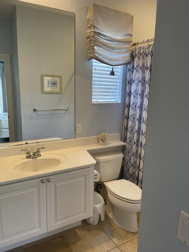 Building Photo - 1833 Dakota Dr