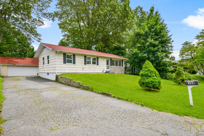 Building Photo - 198 Macon Dr