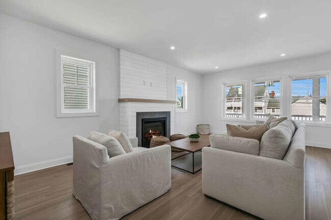 Building Photo - 916 Ocean Ave