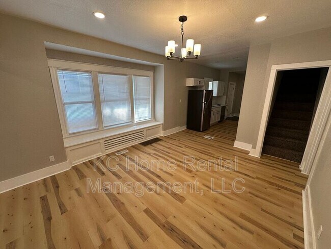 Building Photo - 4010 S Benton Ave