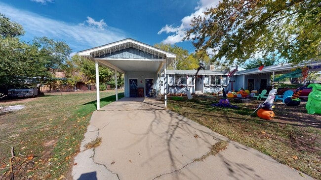 Building Photo - 2 bedroom duplex in quiet cul-de-sac