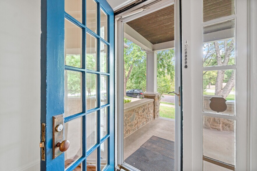 Building Photo - 2926 Wyman Pky